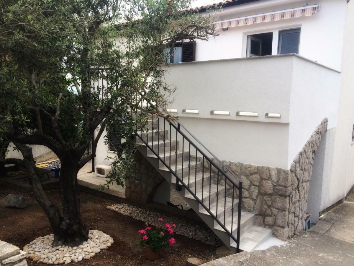 Apartments Nina Omišalj المظهر الخارجي الصورة